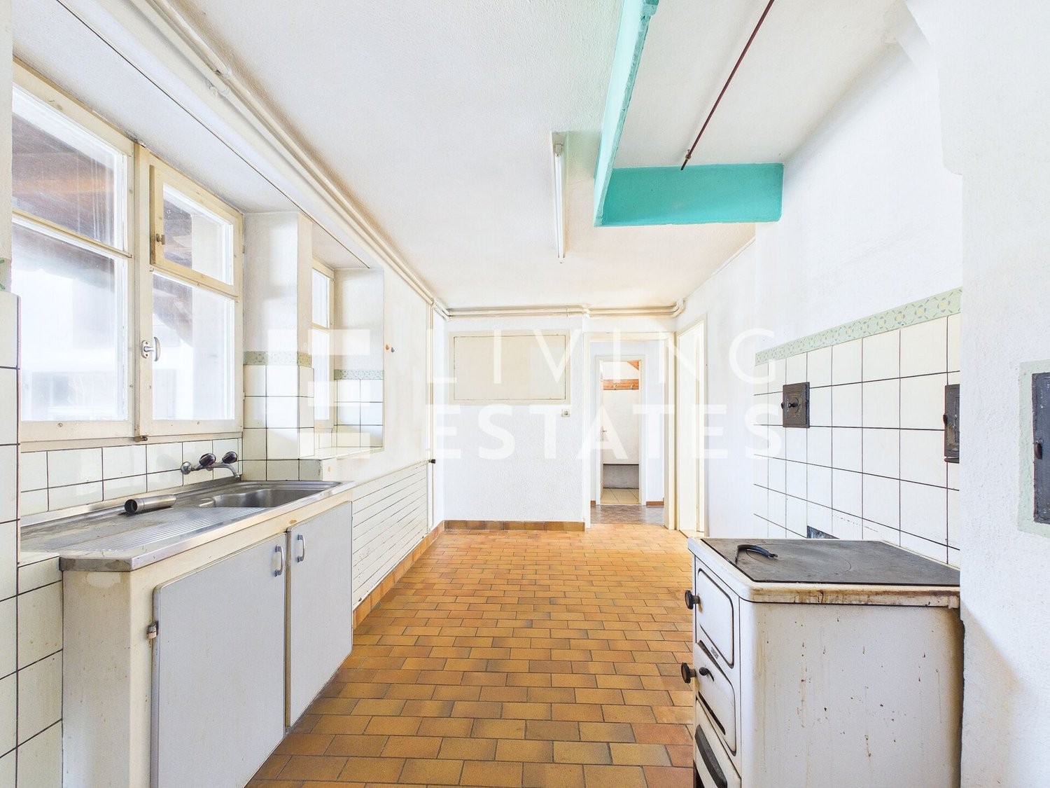 8 rooms farm house