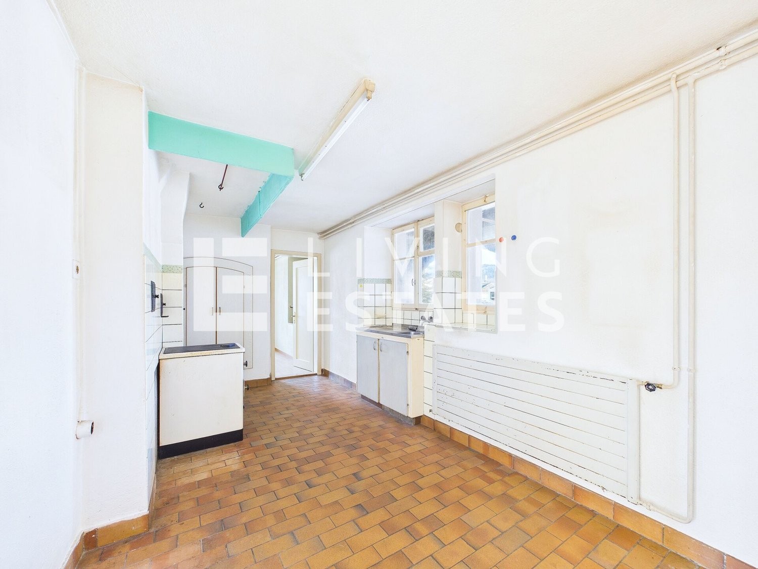 8 rooms farm house