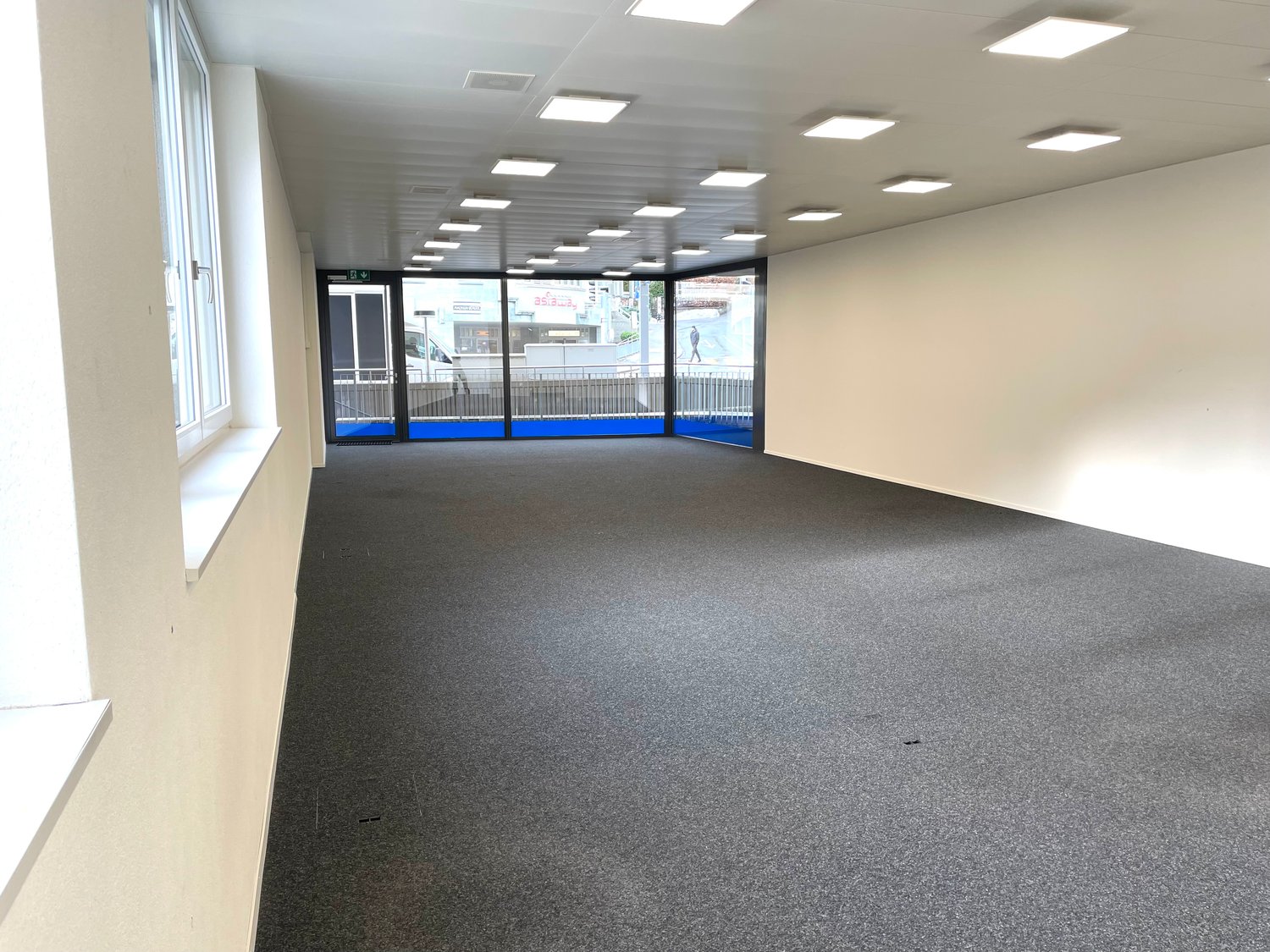 106m² office
