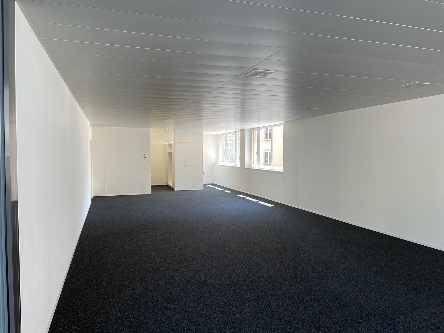 106m² office