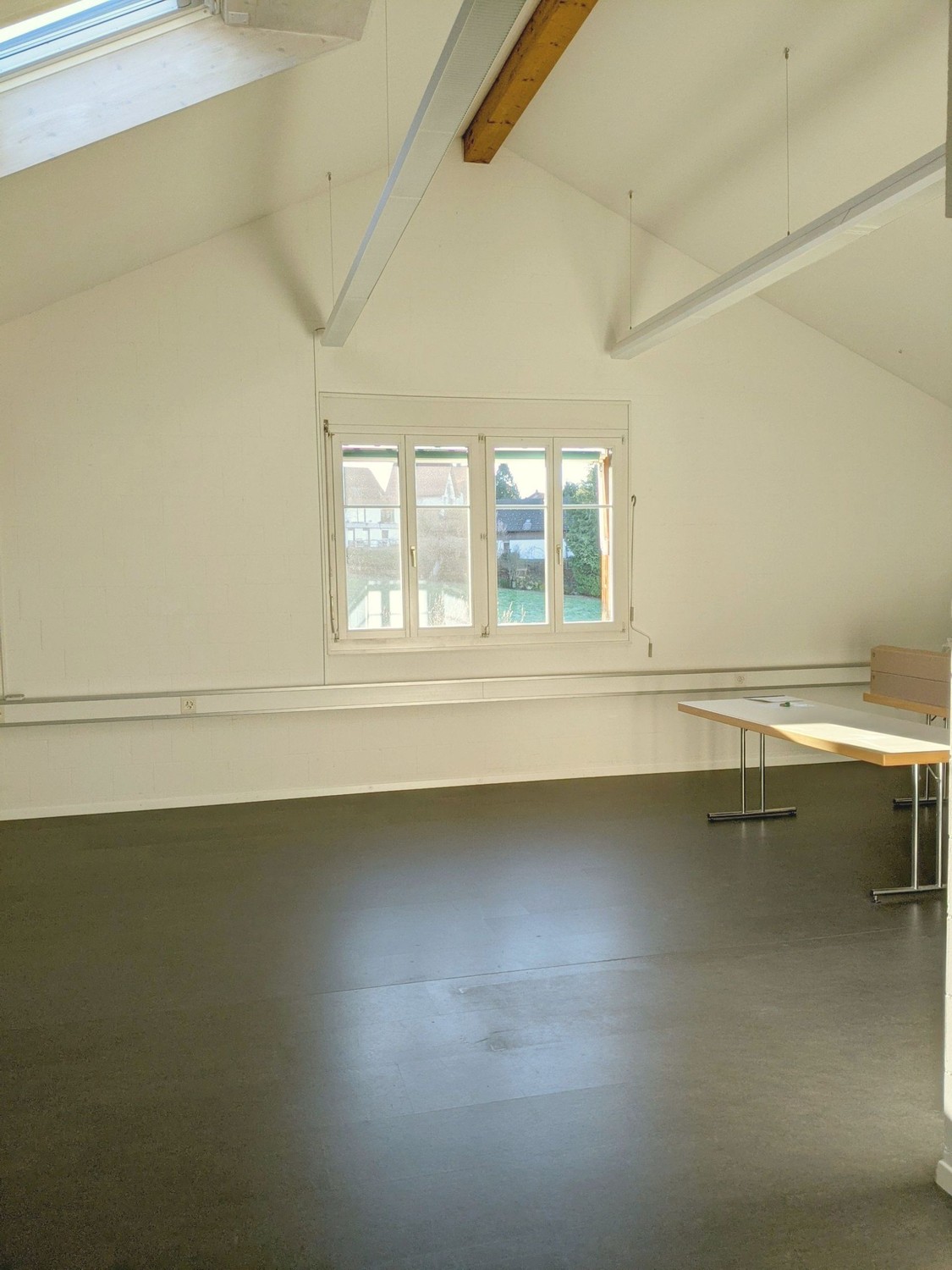 235m² office