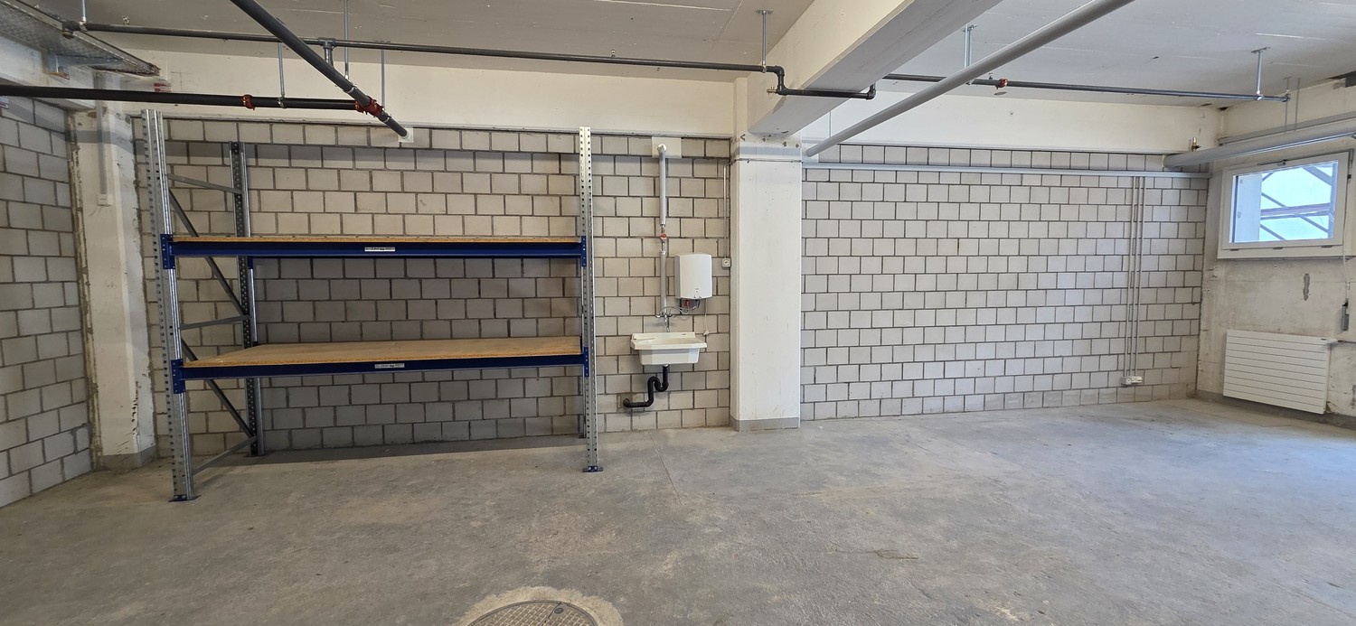 75m² commercial