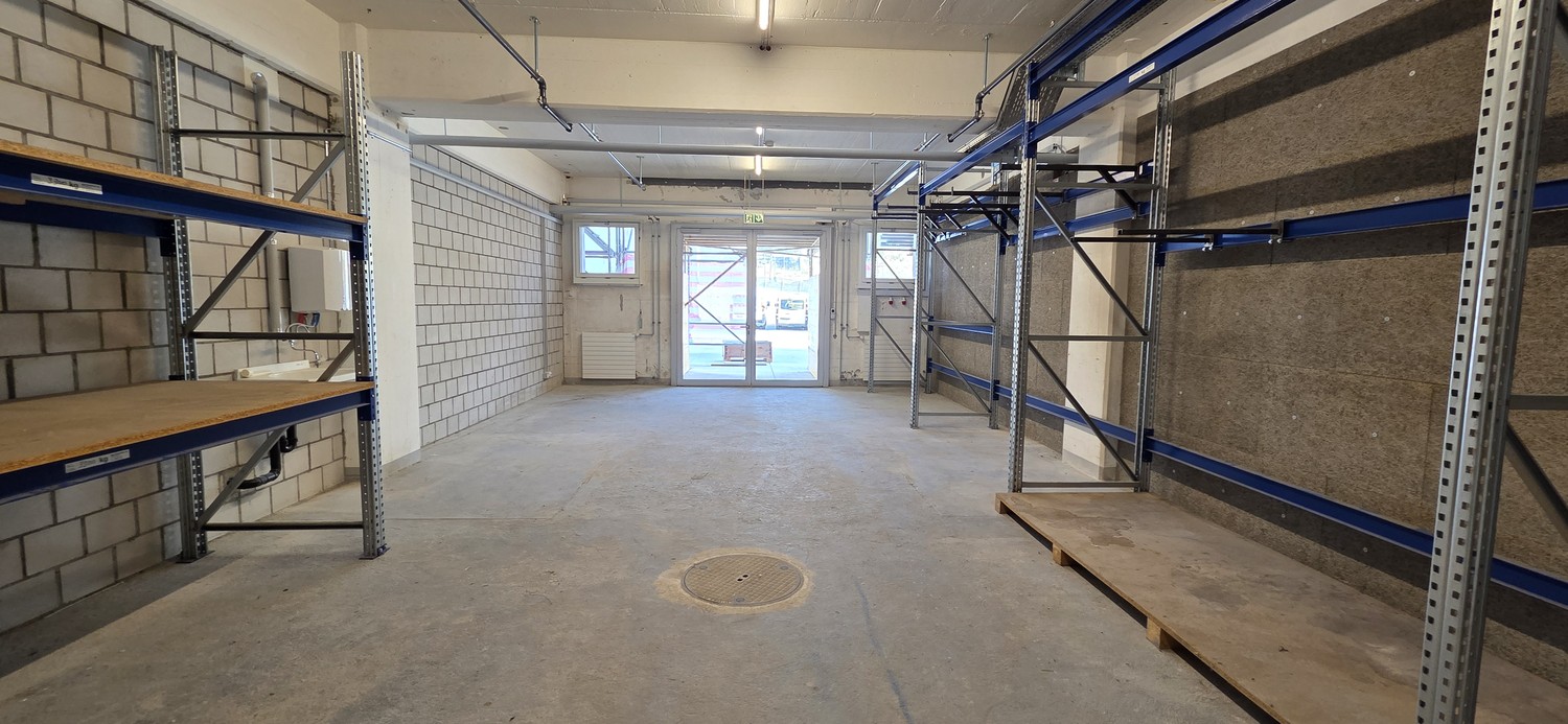 75m² commercial