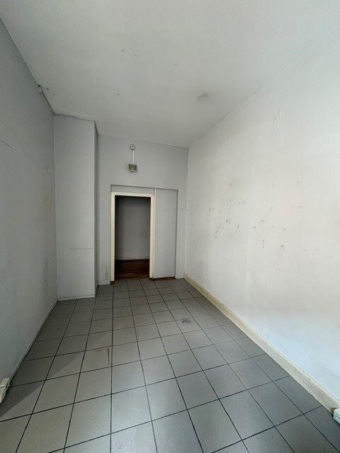 92m² shop