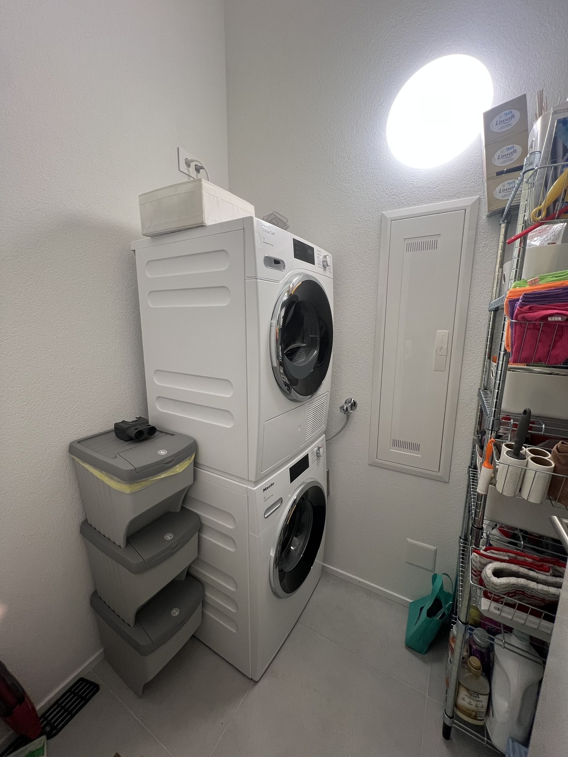 Appartement de 3 ½ pièces

Lumineux et chaleureux appartement mansardé de 3,5 pièces avec une belle loggia qui invite à la détente et au repos.

L'appartement dispose de :

* 🏠 Appartement mansardé avec un charme particulier
* 🌿 Loggia chaleureuse
* 🛋️ Espace de vie lumineux et spacieux
* 🛏️ 3,5