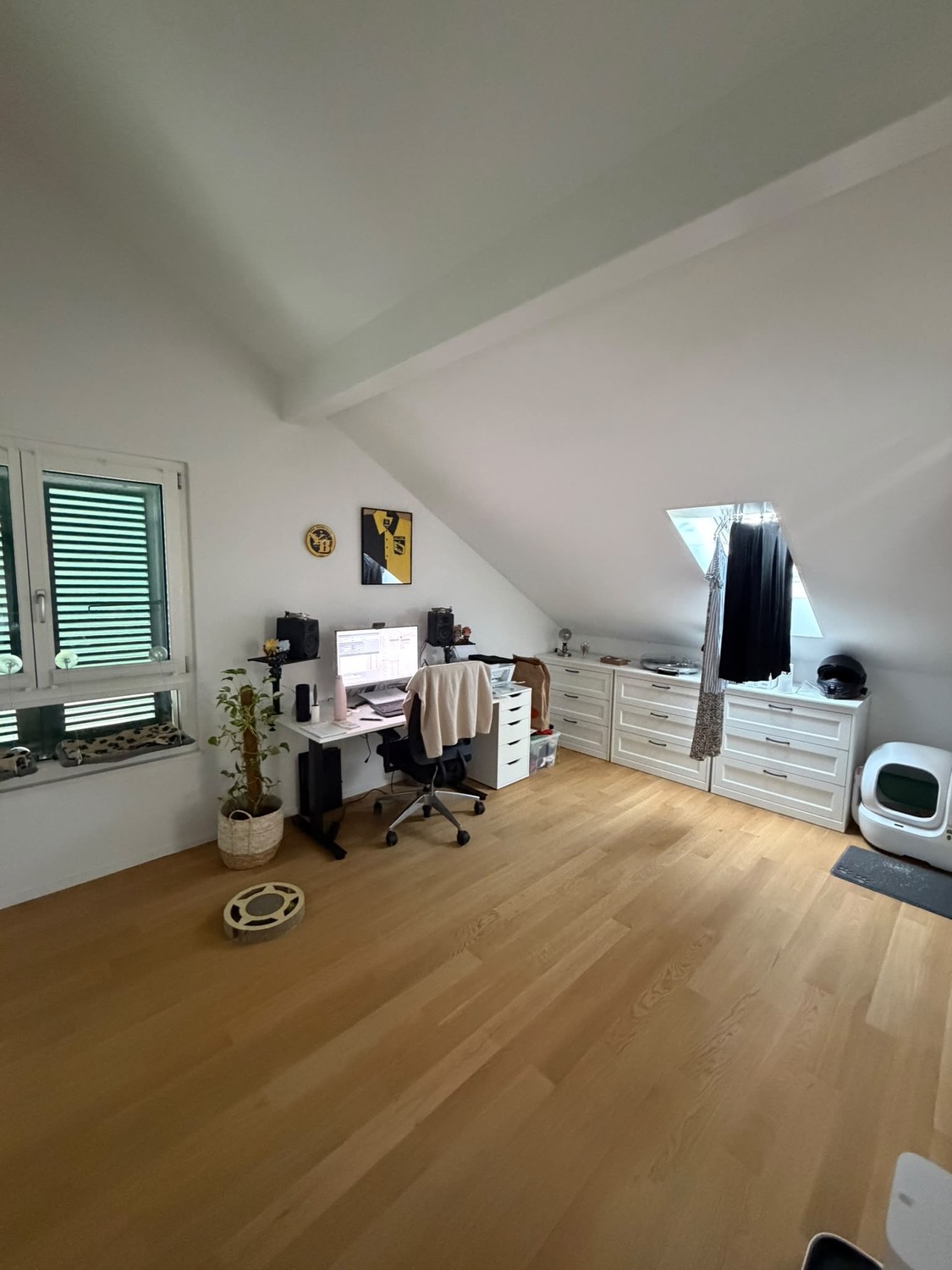 Appartement de 3 ½ pièces

Lumineux et chaleureux appartement mansardé de 3,5 pièces avec une belle loggia qui invite à la détente et au repos.

L'appartement dispose de :

* 🏠 Appartement mansardé avec un charme particulier
* 🌿 Loggia chaleureuse
* 🛋️ Espace de vie lumineux et spacieux
* 🛏️ 3,5