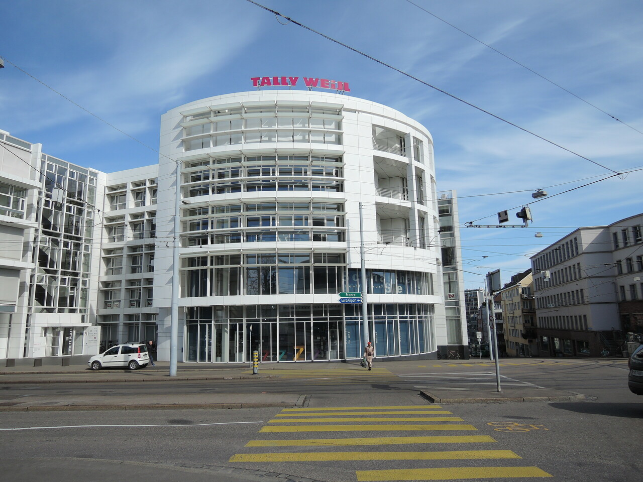 1412m² office