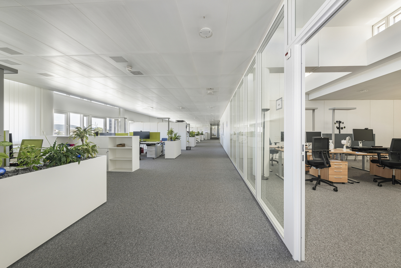 1412m² office