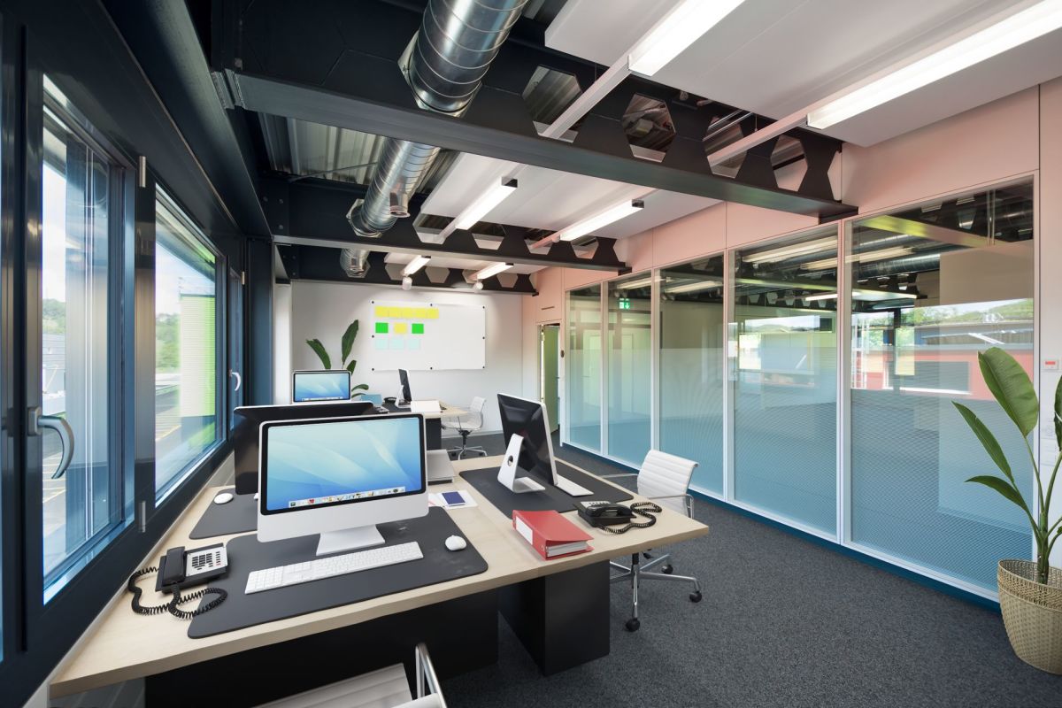 22m² office