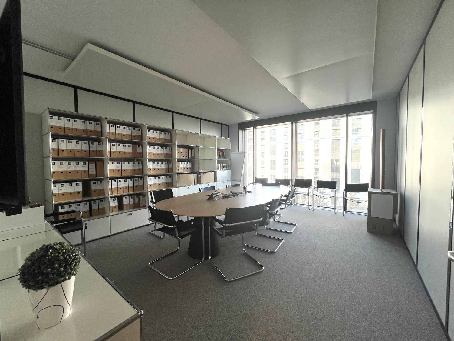 600m² office