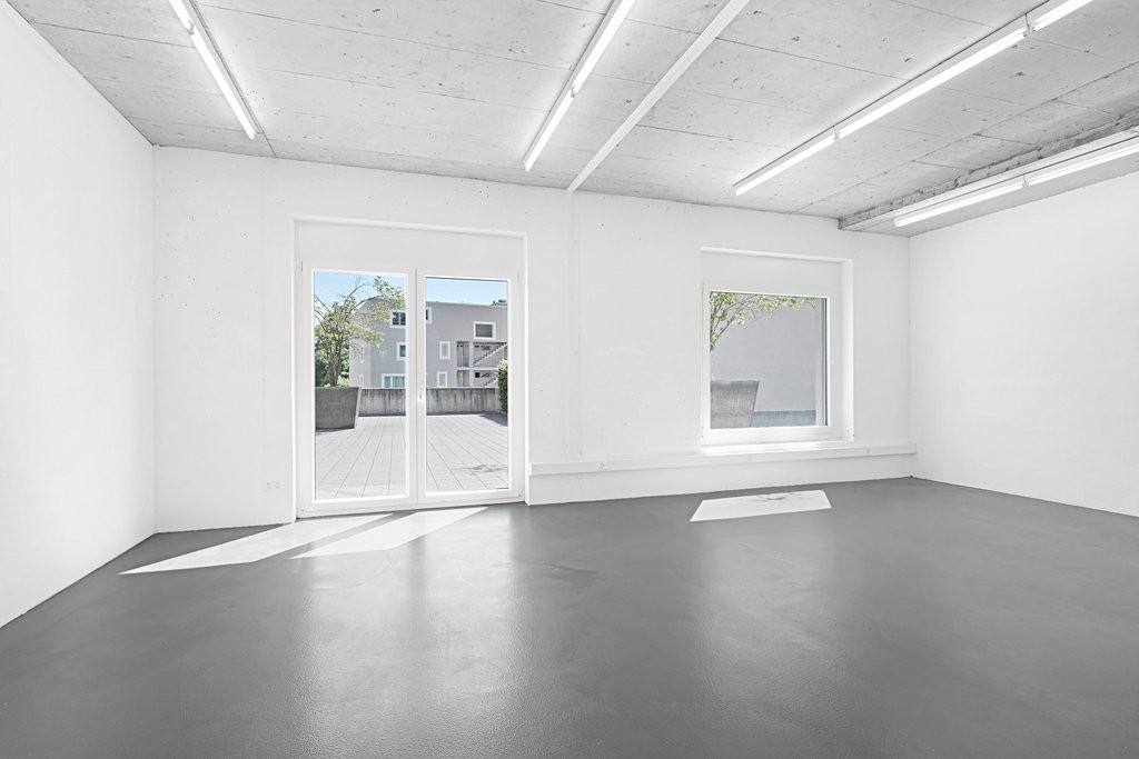 111m² shop