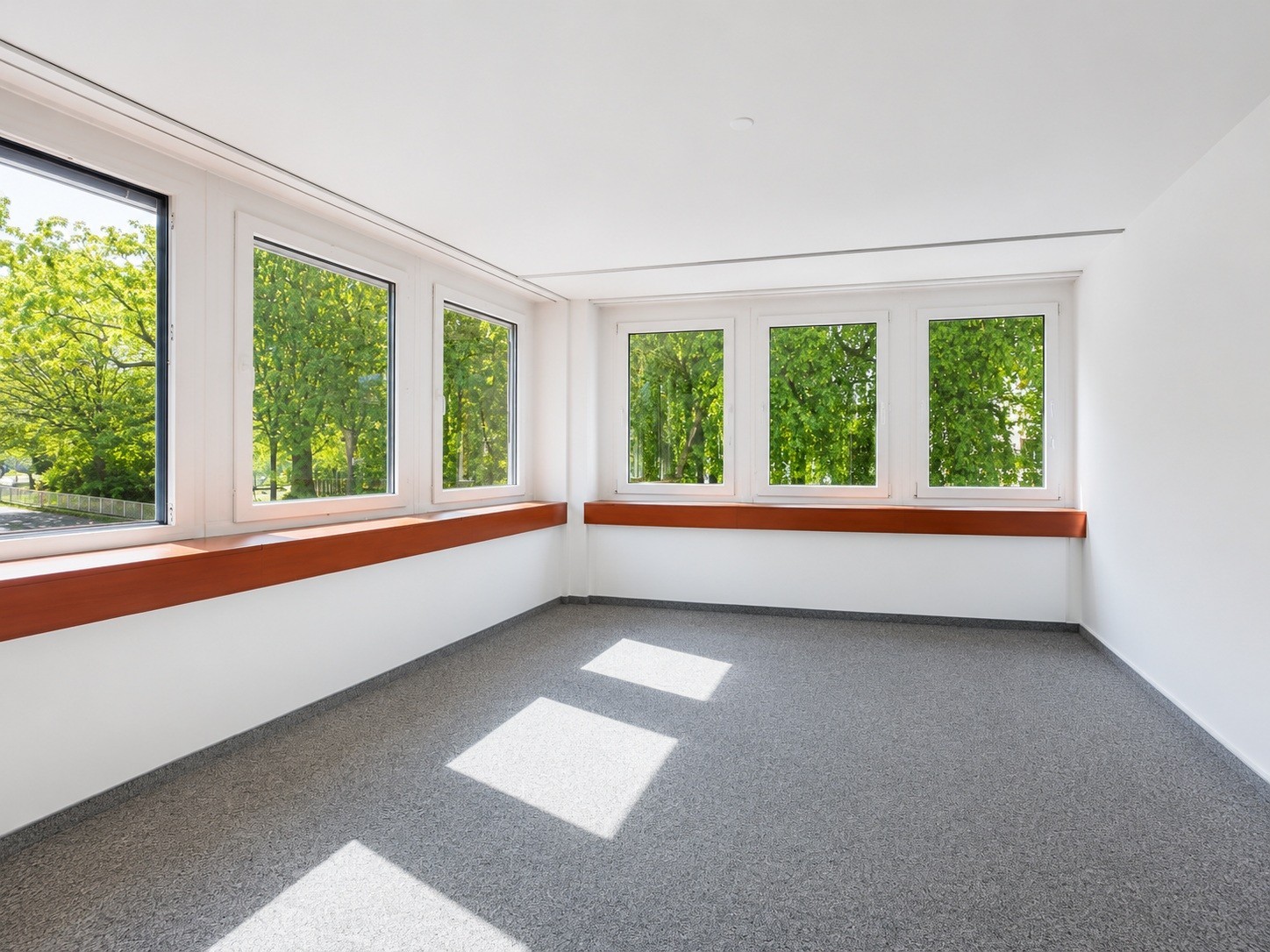 698m² office
