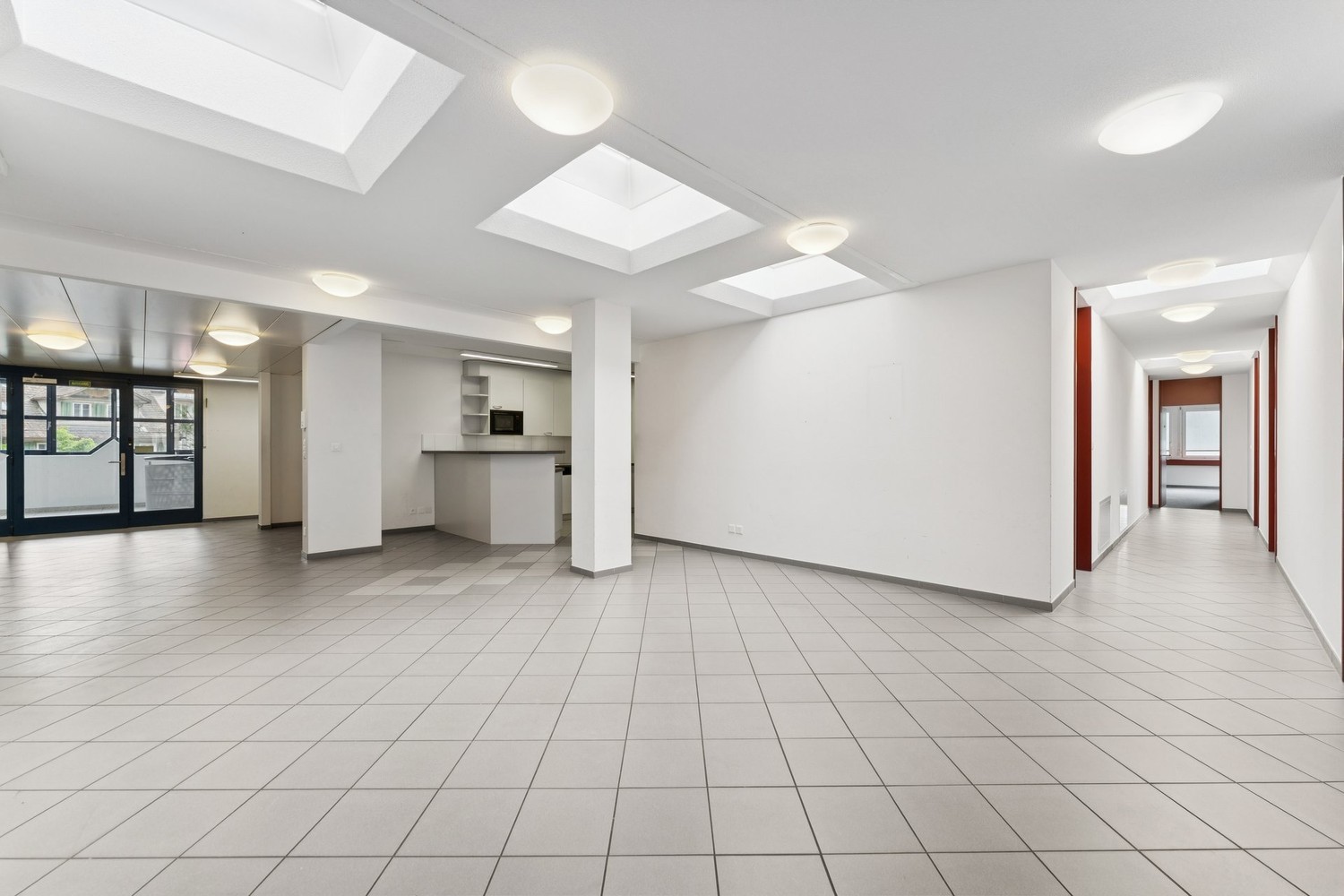 698m² office