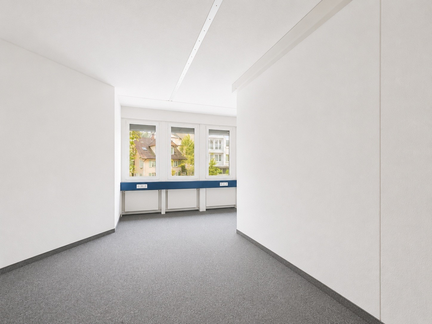 698m² office