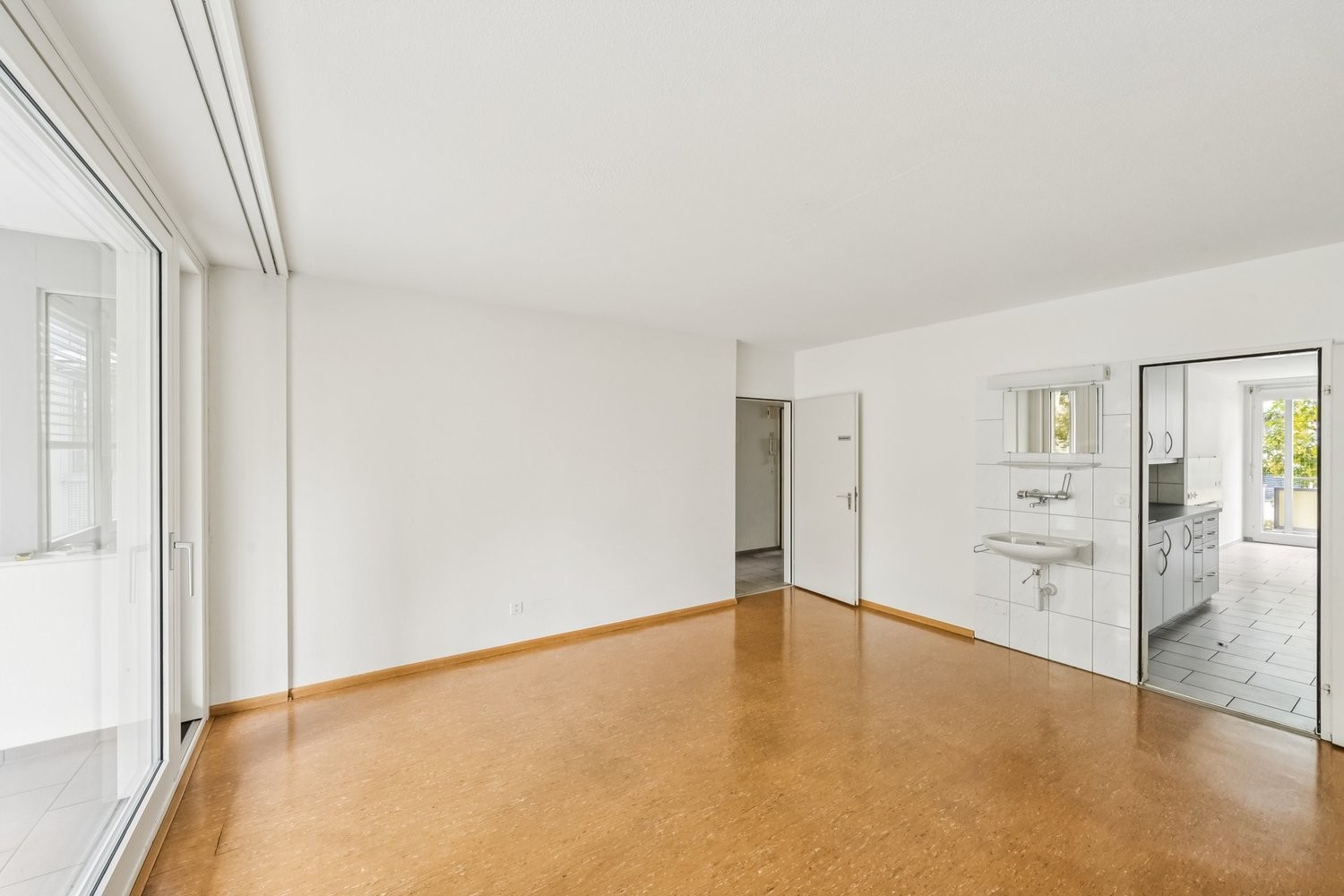 81m² commercial