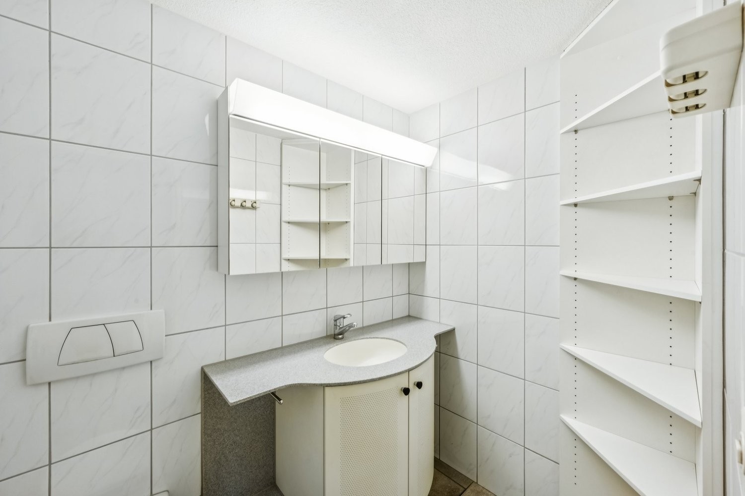 81m² commercial