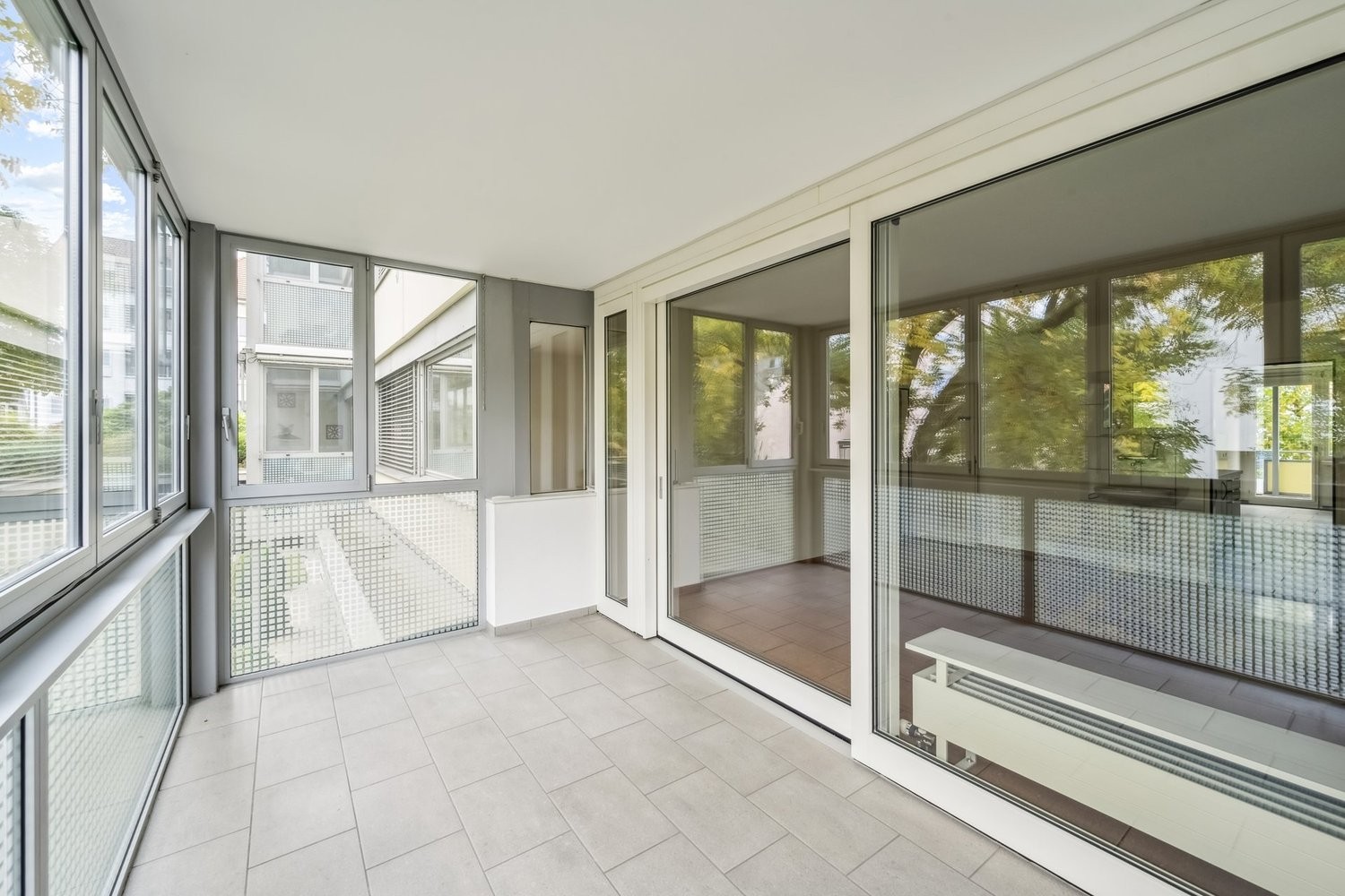 81m² commercial