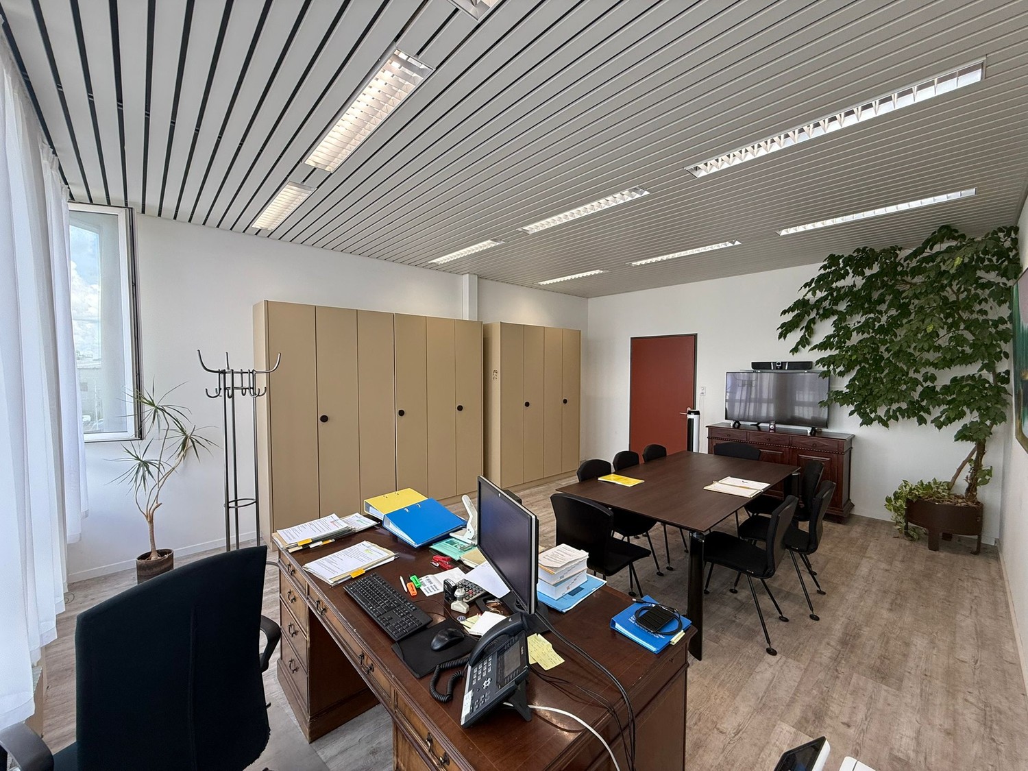 150m² commercial