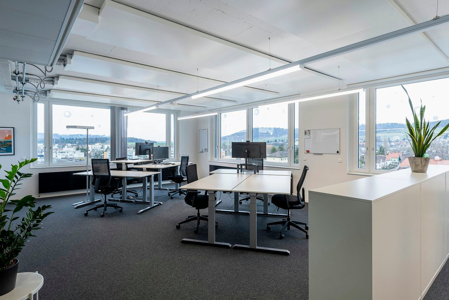 1704m² office