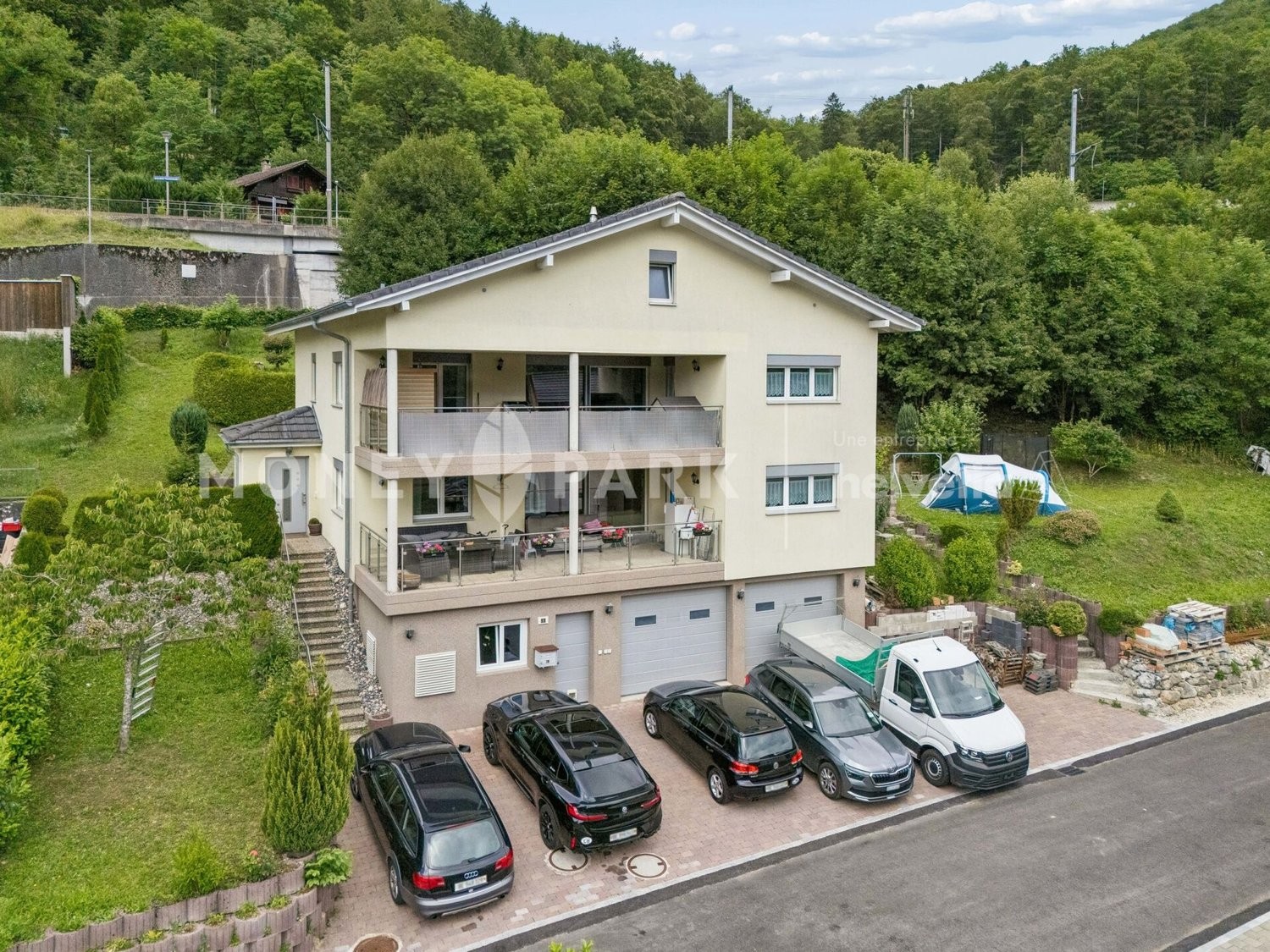 9 rooms single house