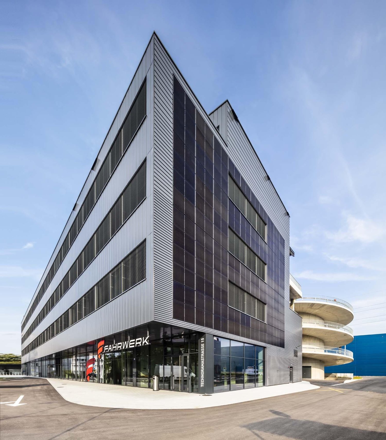 130m² commercial