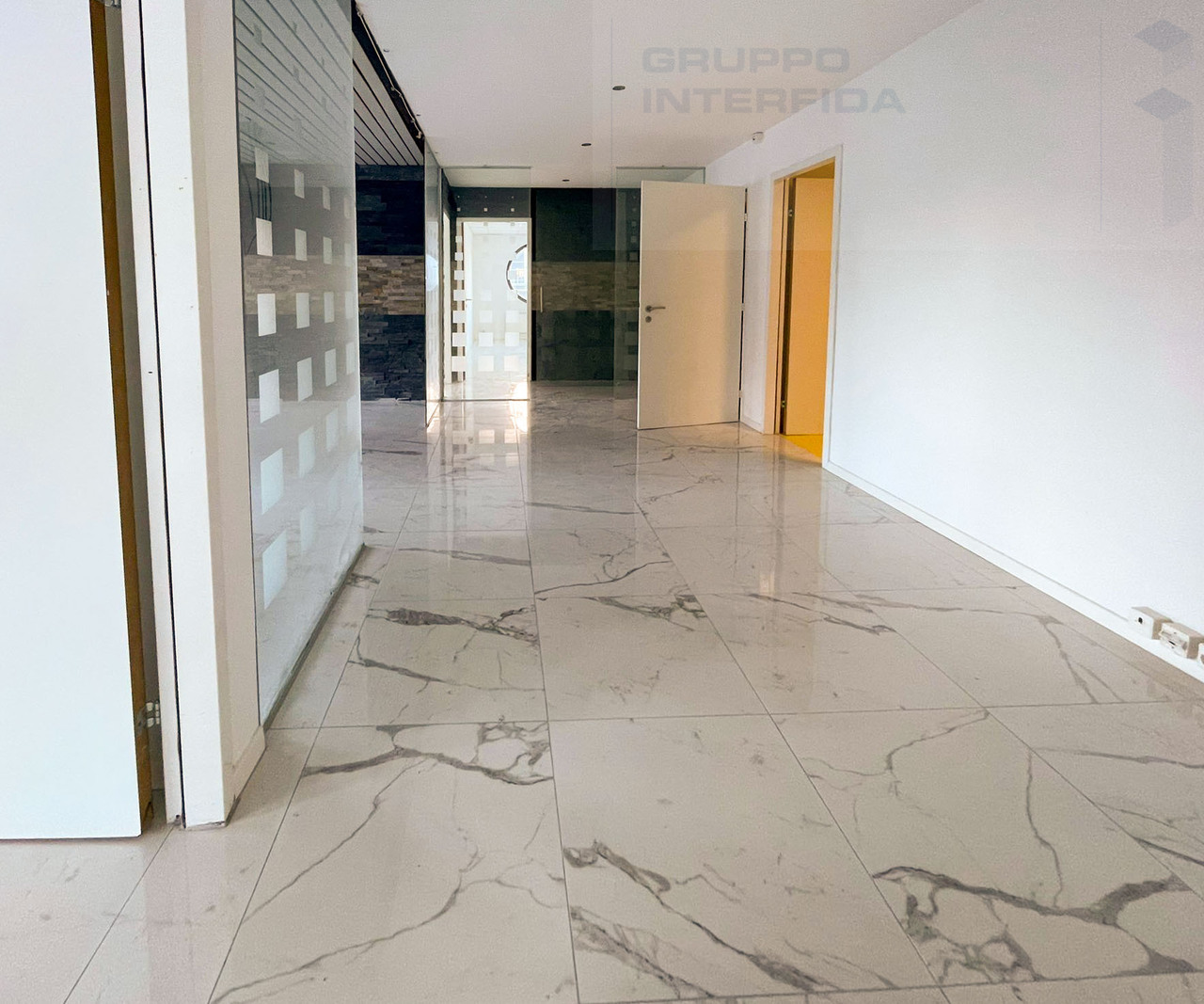 150m² office