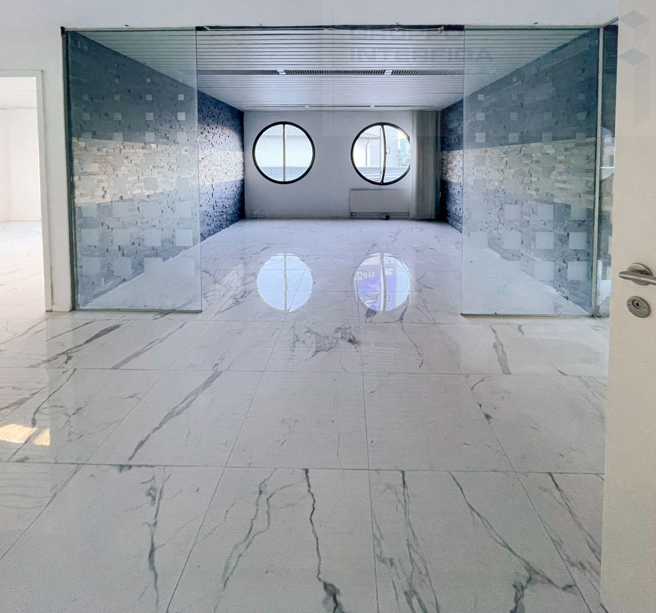 150m² office