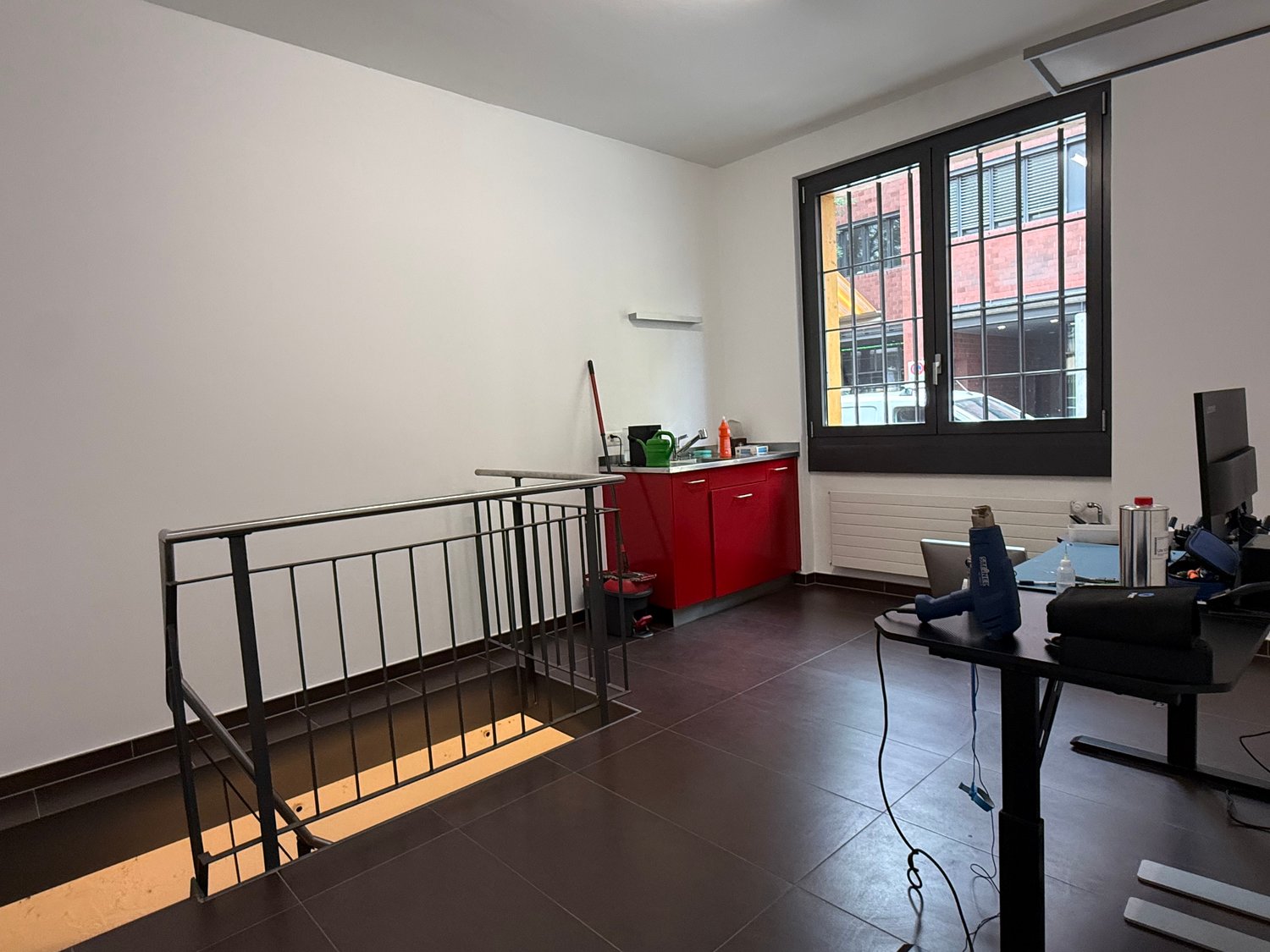60m² commercial