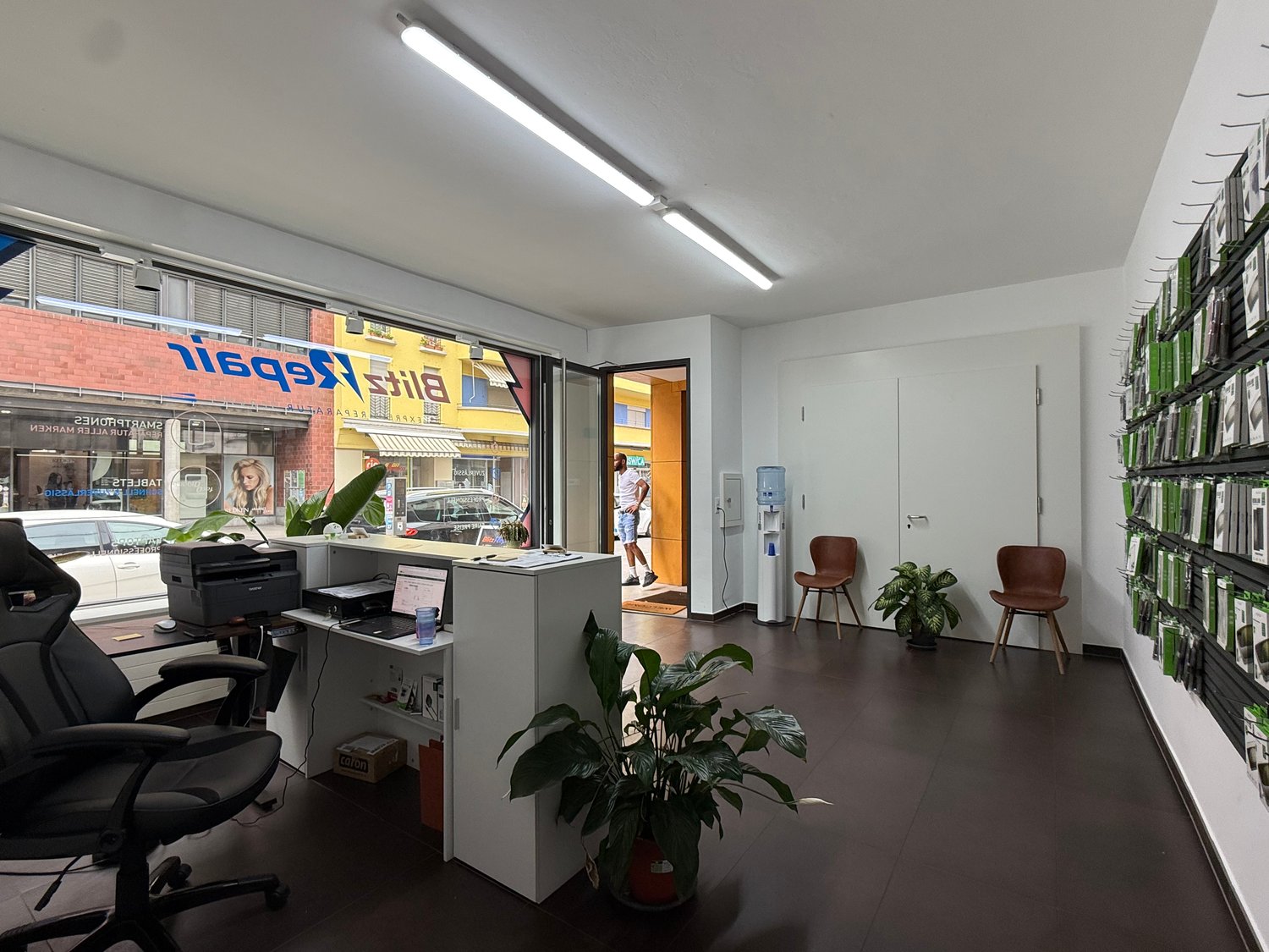 60m² commercial