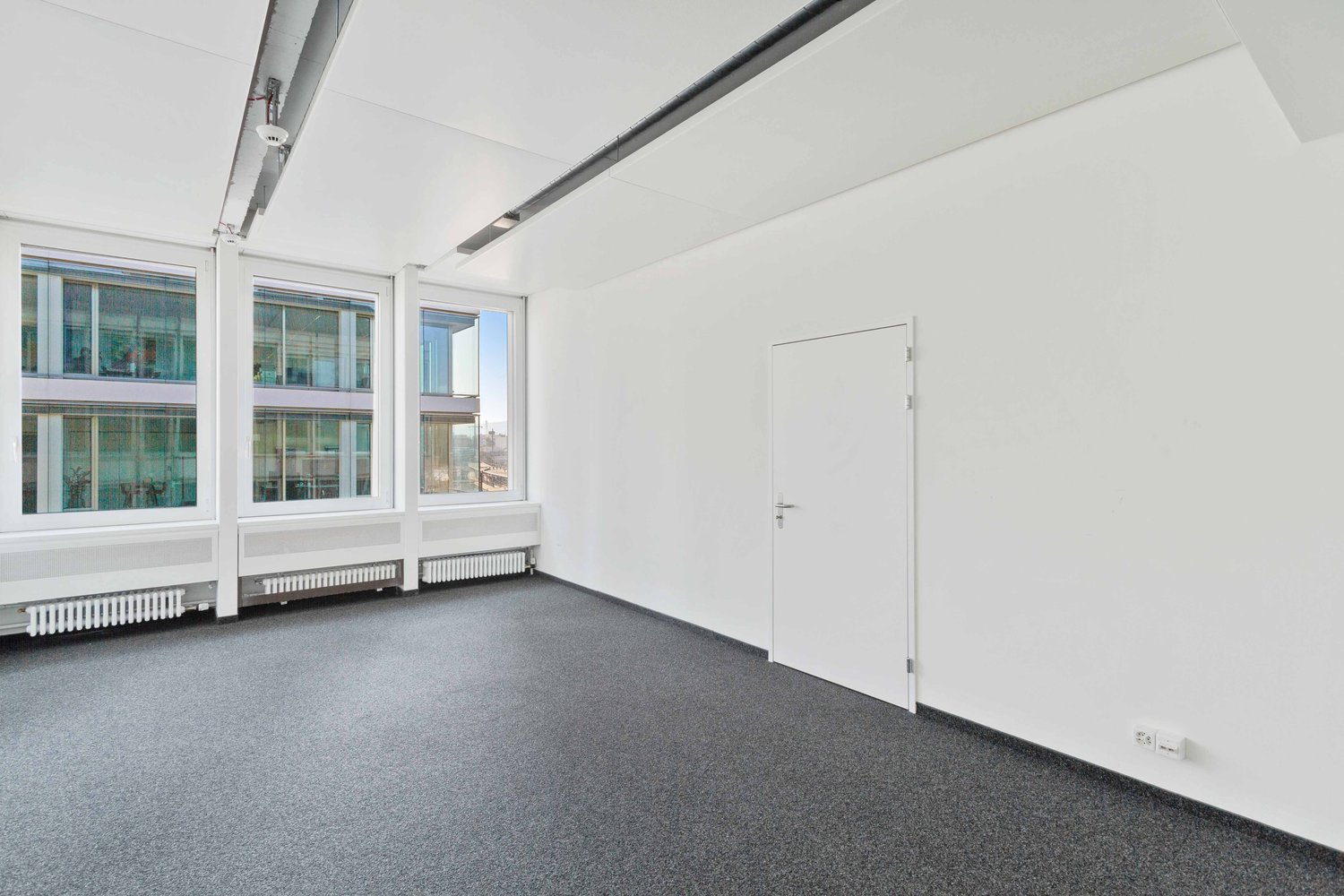 146m² office