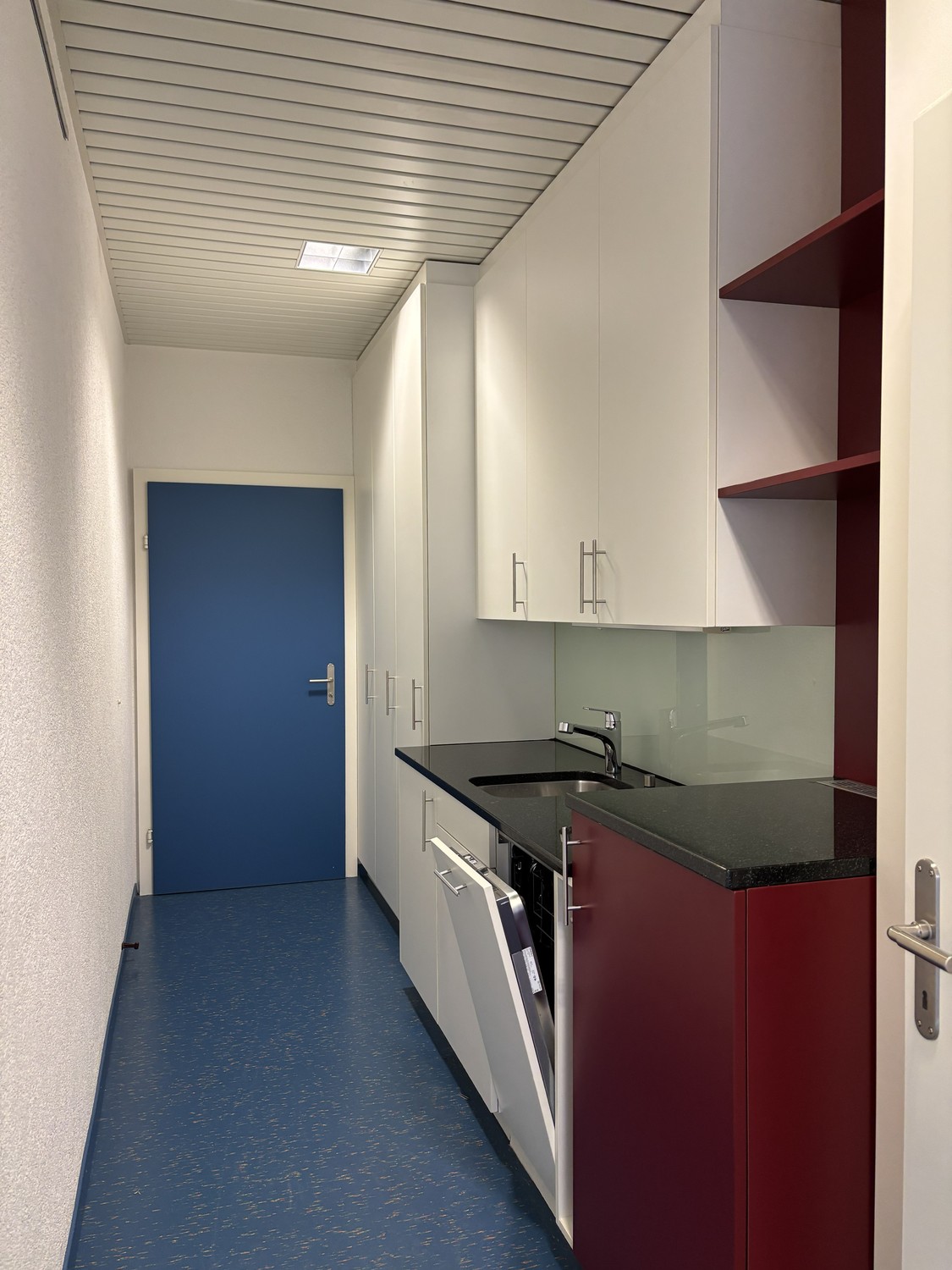 214m² commercial