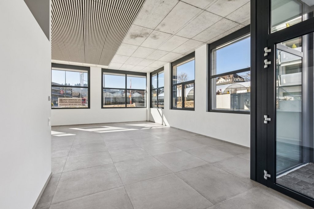 144m² commercial