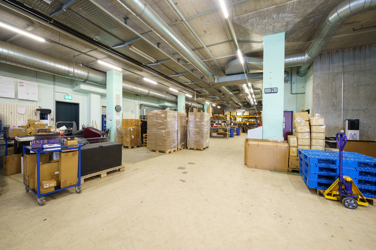 2940m² storage room