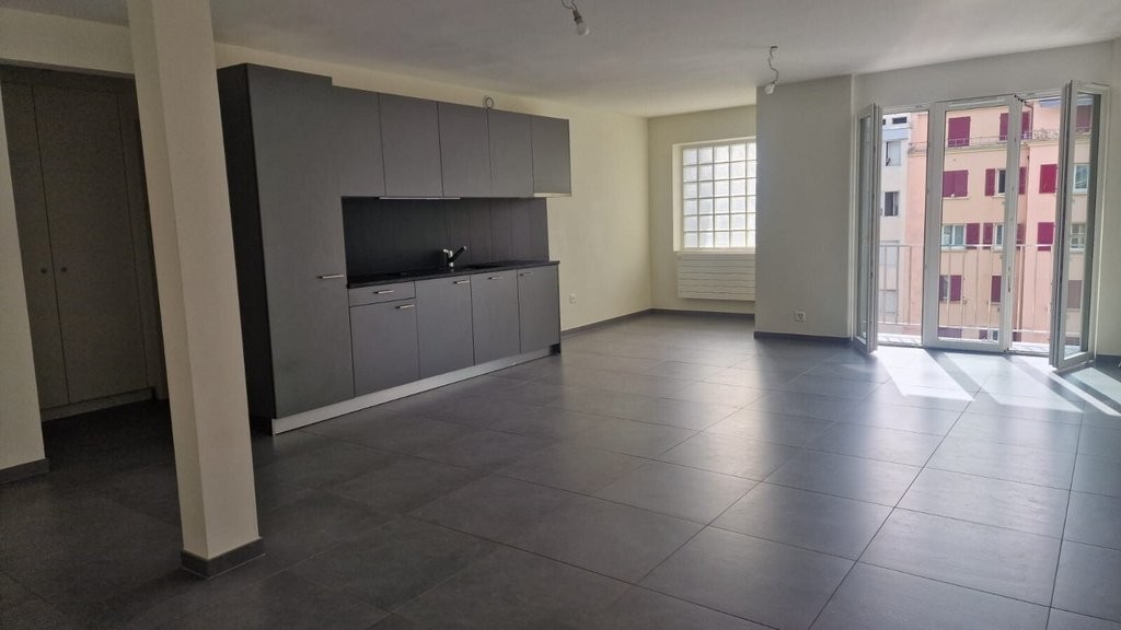 5 rooms apartment