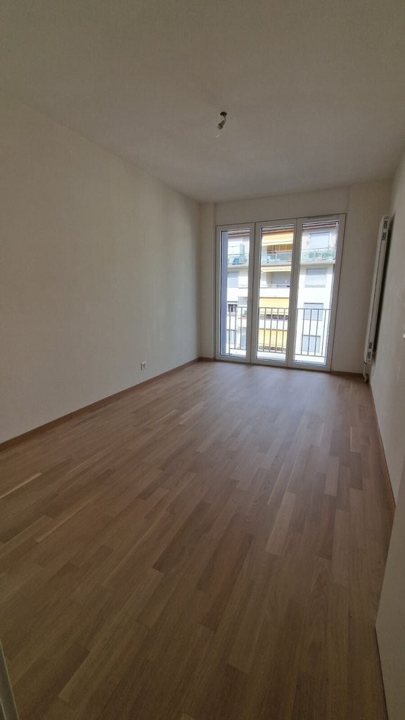 5 rooms apartment