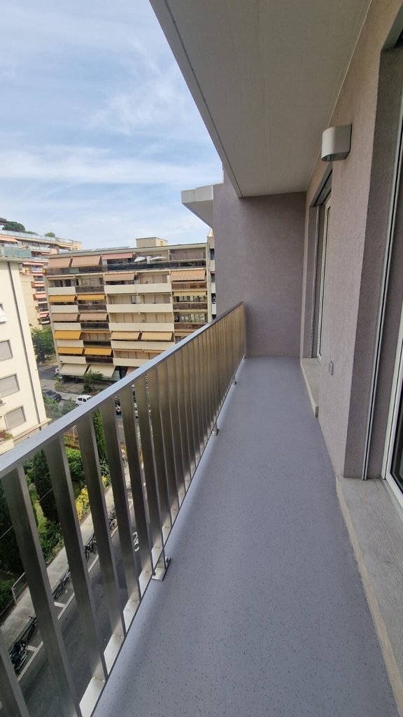 5 rooms apartment