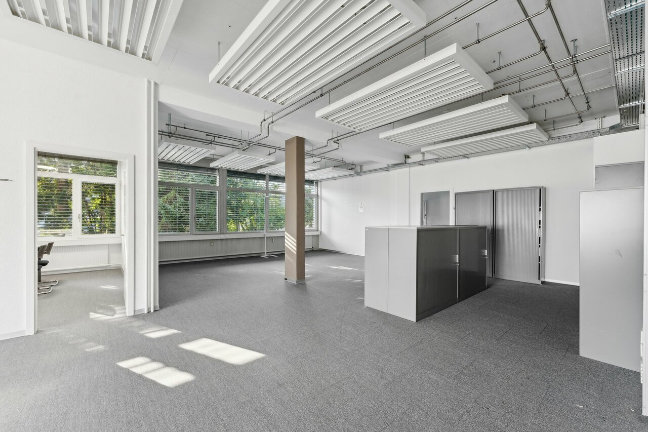 310m² office