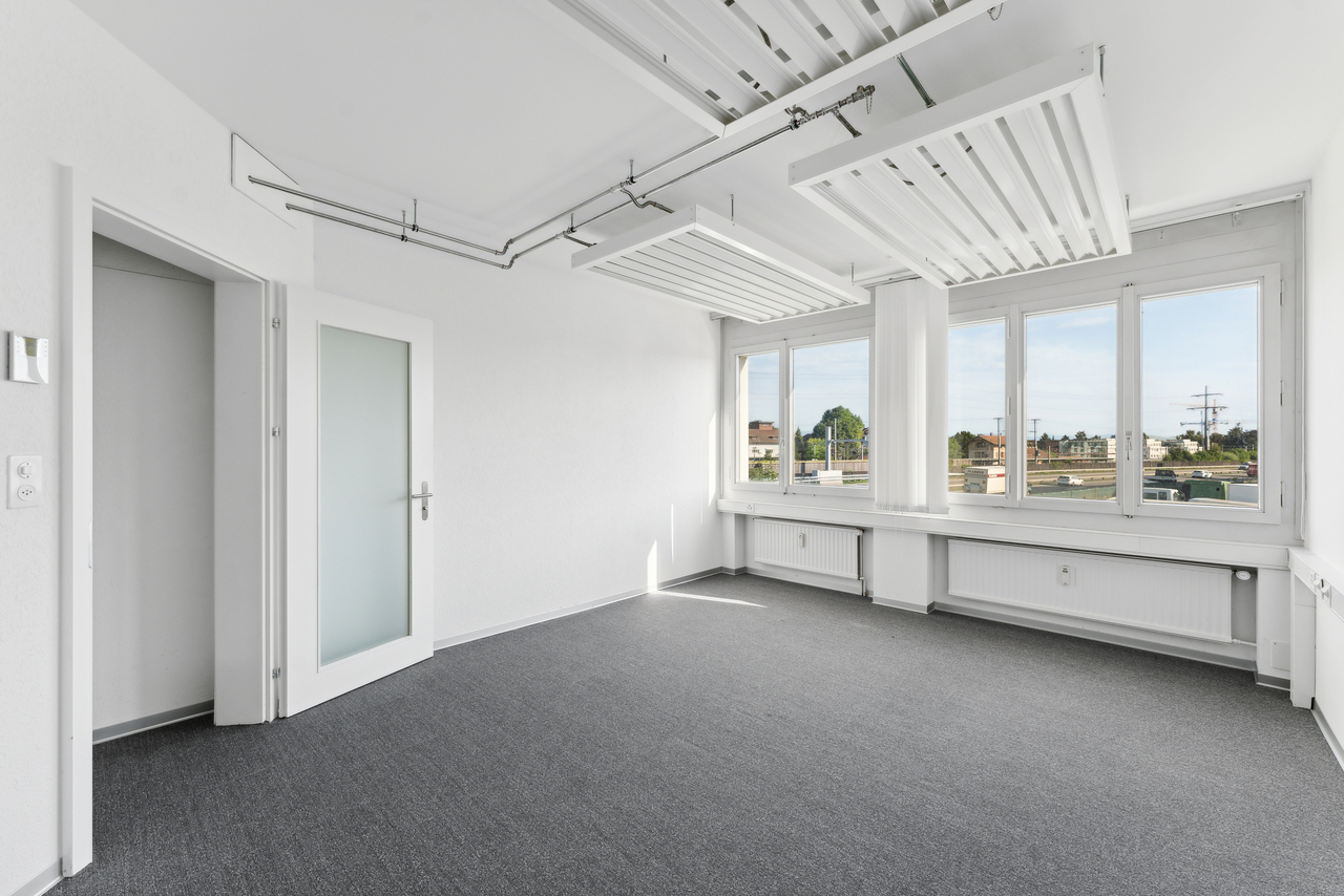 310m² office