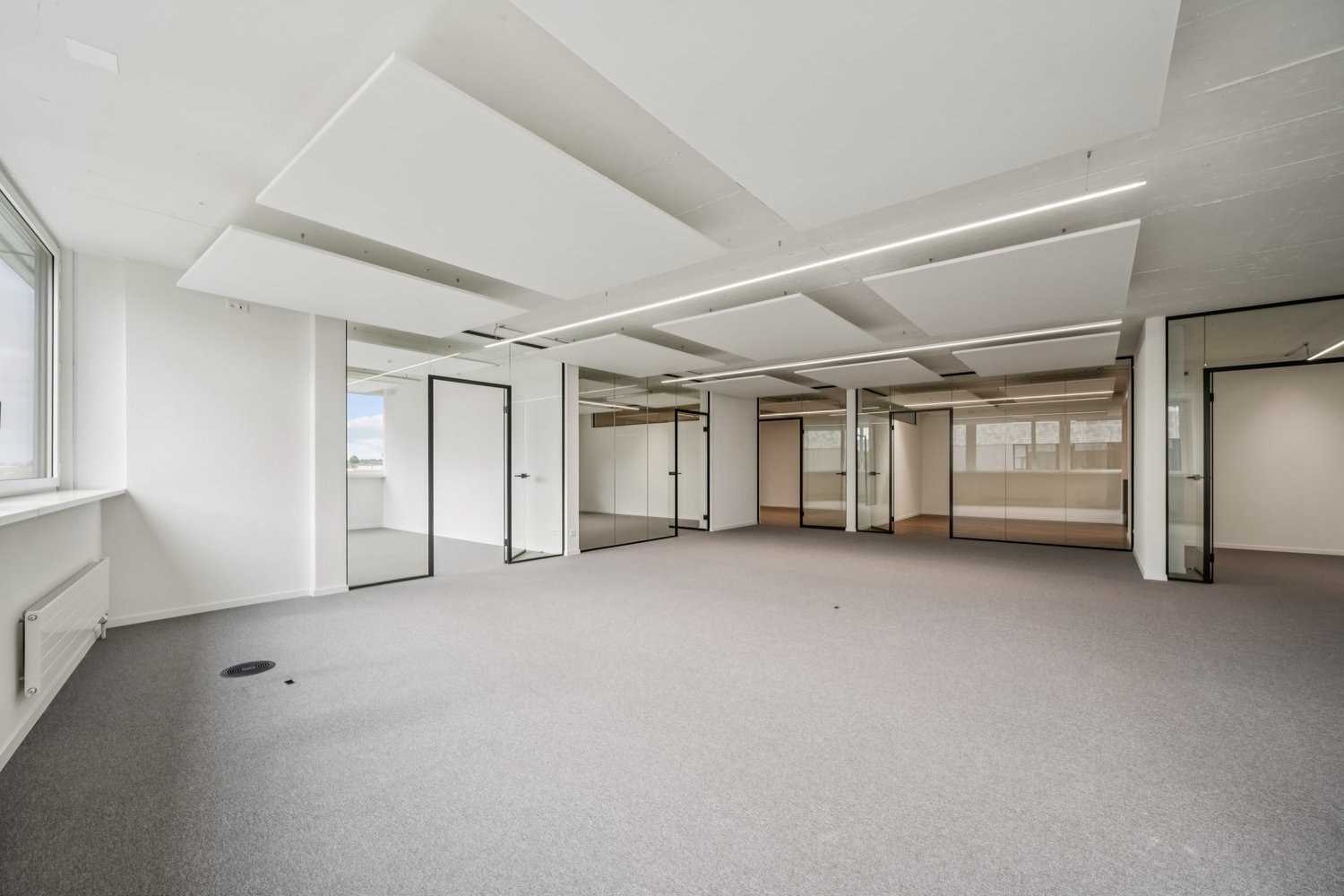 218m² office
