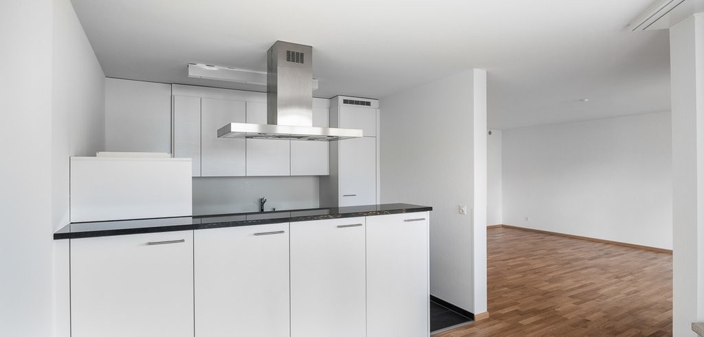 65m² commercial