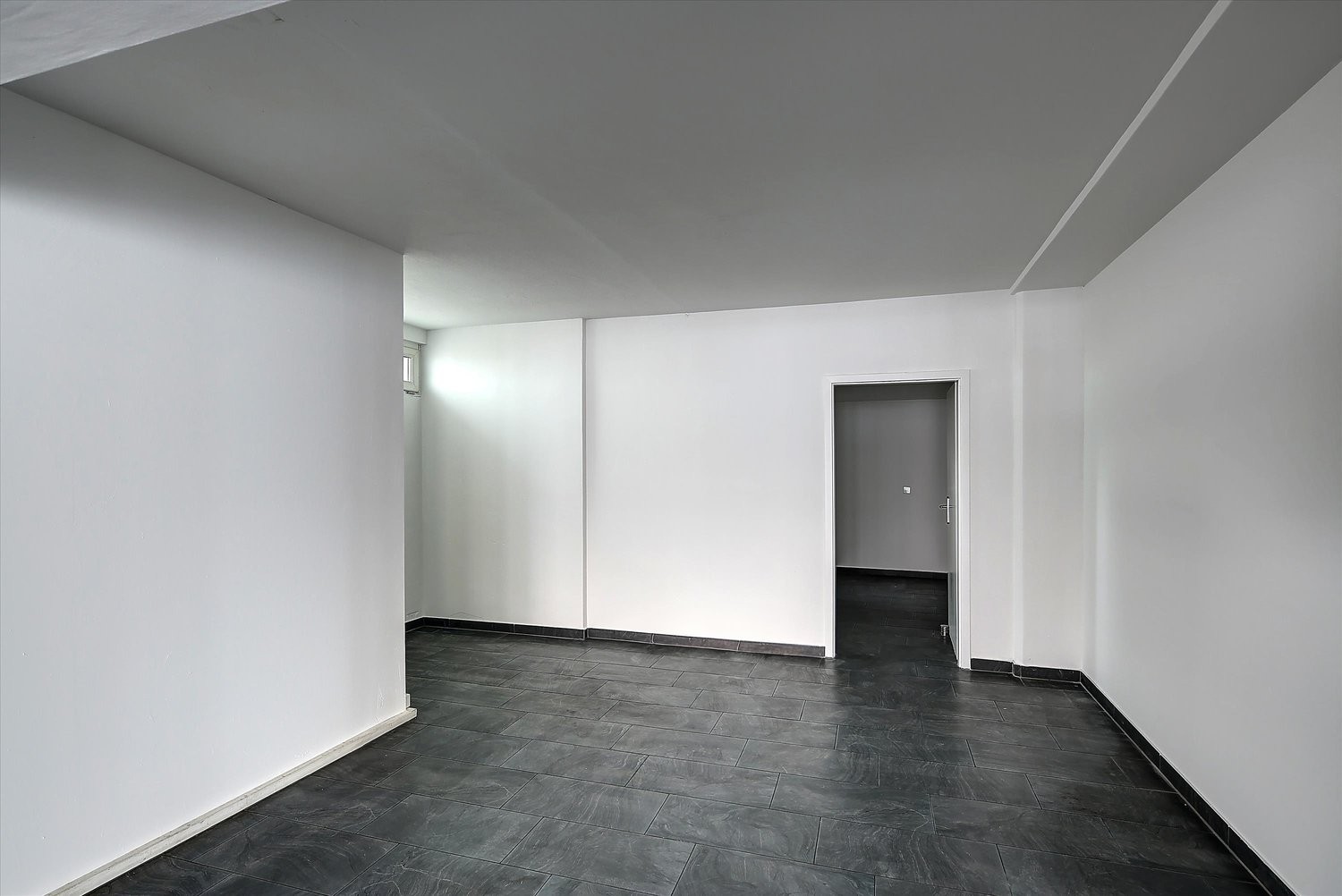 162m² shop
