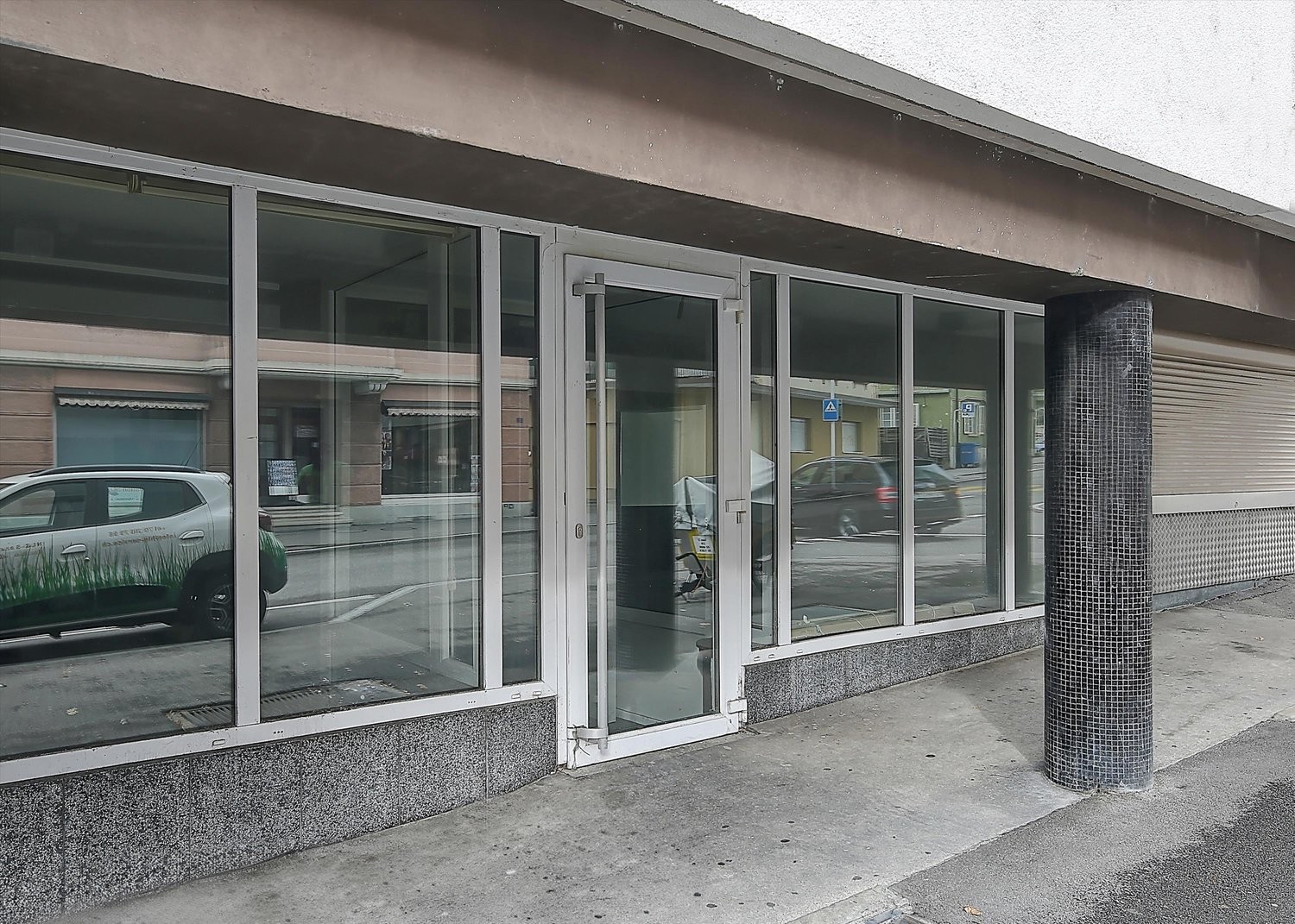 162m² shop