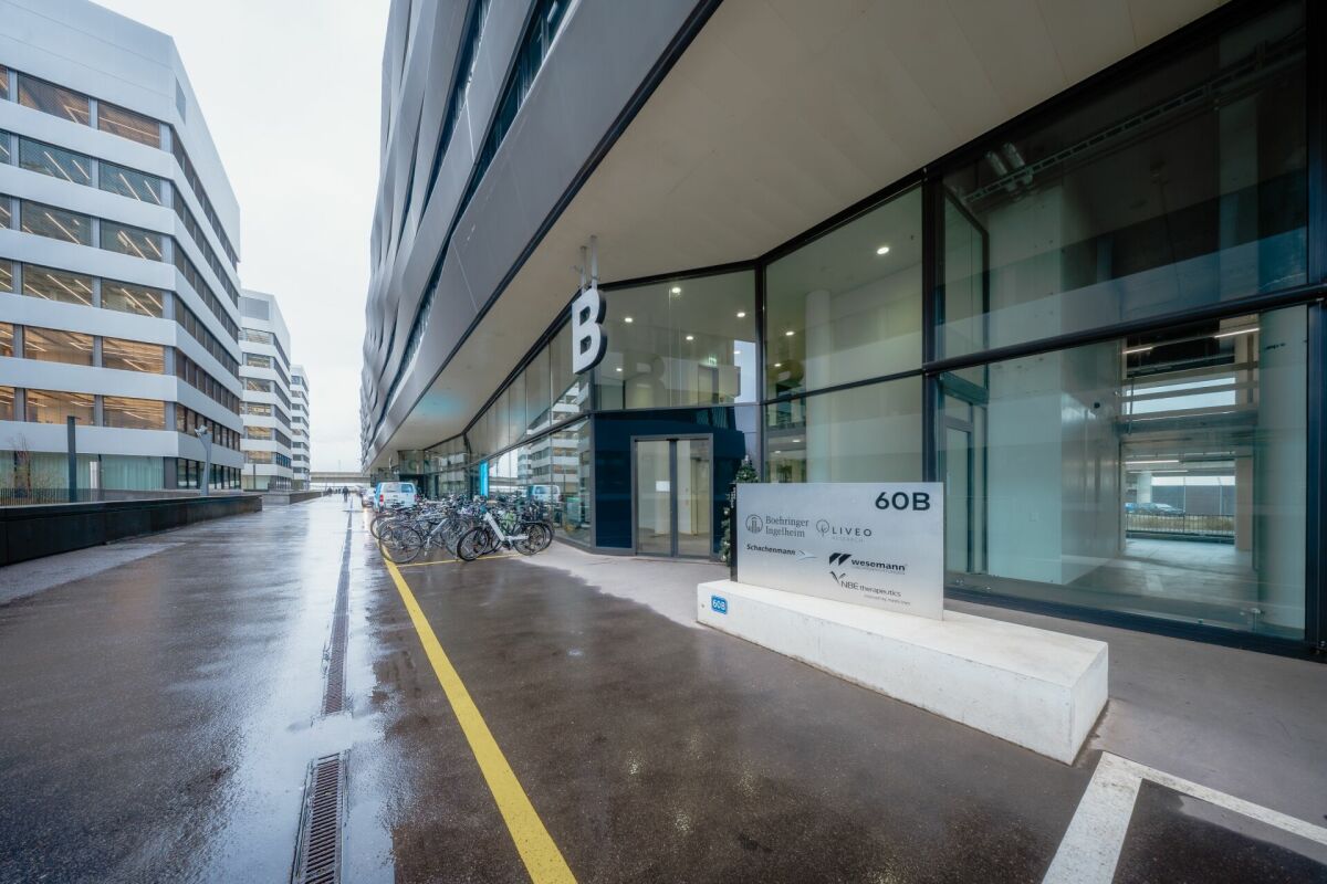 900m² office