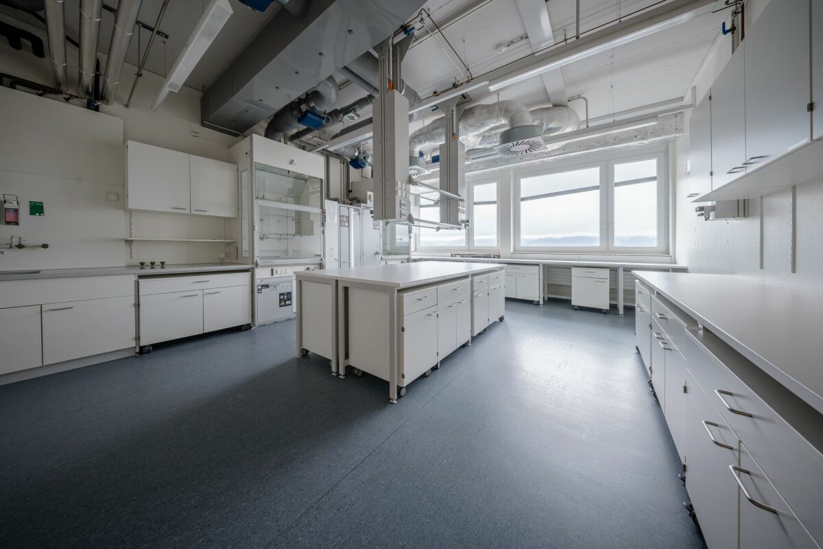 900m² office