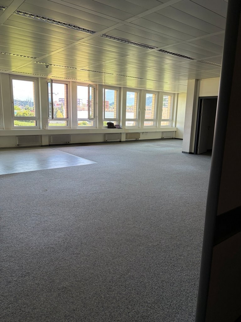 160m² office