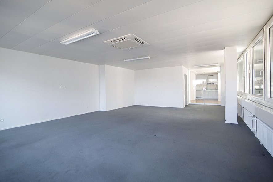 92m² office