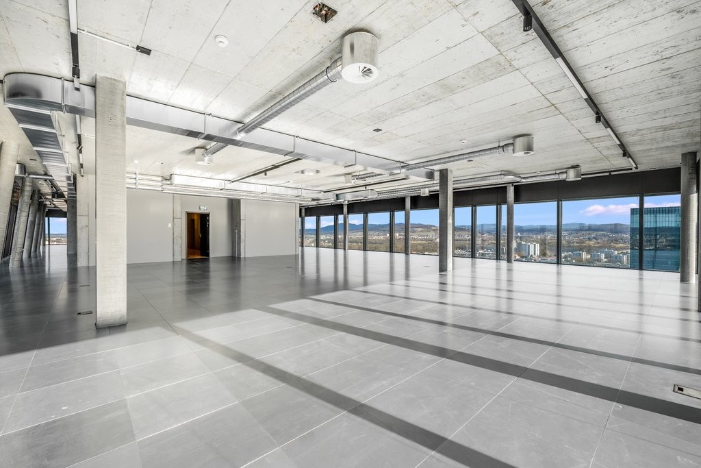 490m² commercial