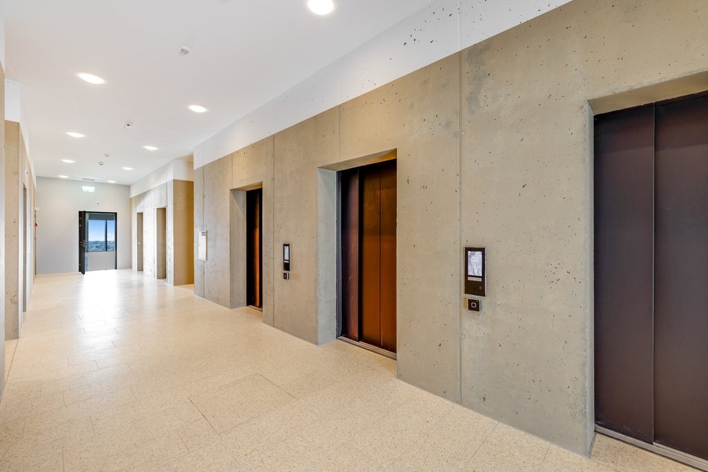 490m² commercial