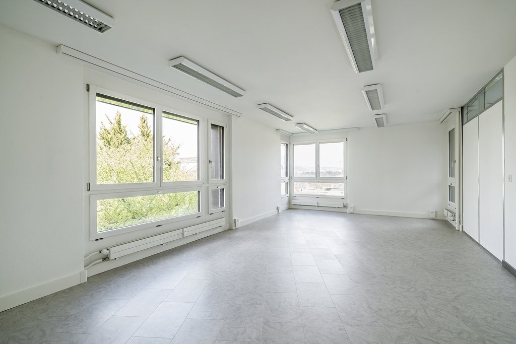 226m² office