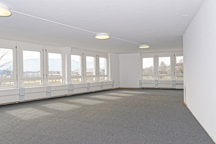 219m² office